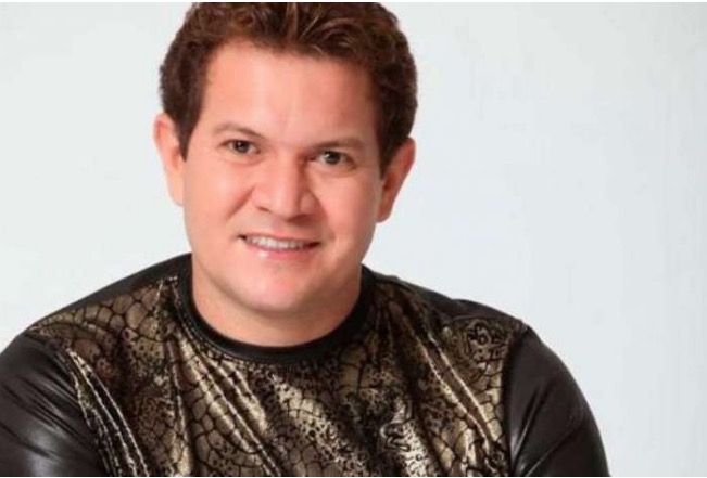 Ximbinha faz xixi nas calças durante show no Pará