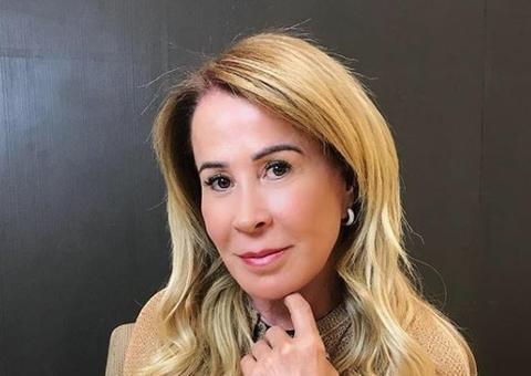 Aos 60 anos, Zilu exibe bumbum na nuca em foto de biquíni