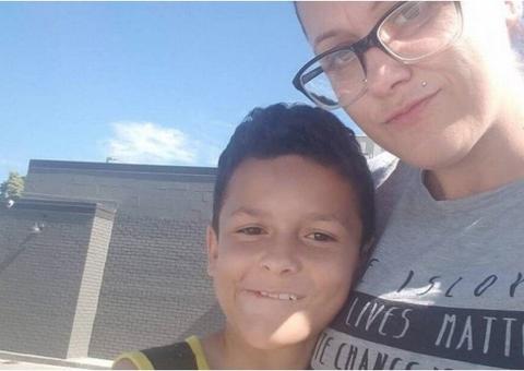 Mãe de menino gay que cometeu suicídio rebate mensagens de ódio 