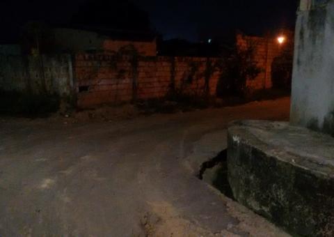 Homem é atacado a terçadadas após cachorro de vizinha aparecer com corte em Manaus