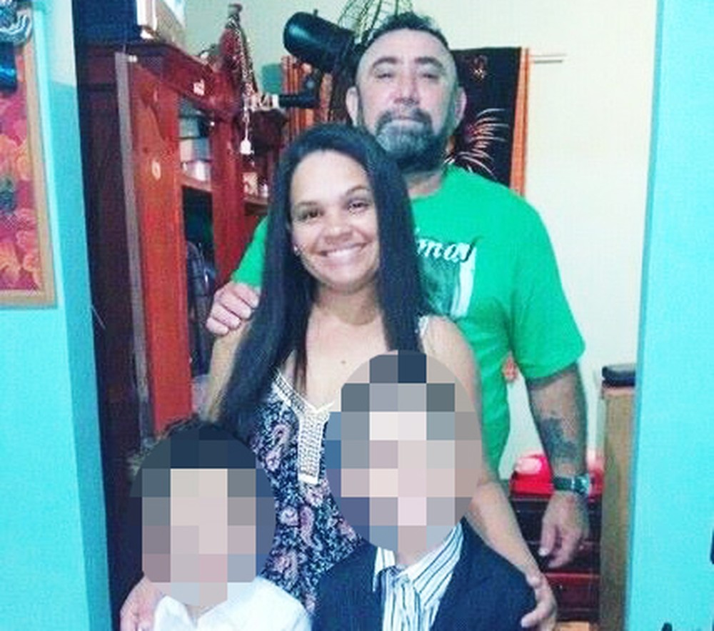 Homem ataca a ex com 11 facadas e chora ao descobrir que ela morreu
