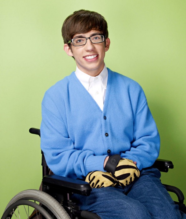 Ex-ator de Glee surge irreconhecível ao mostrar corpo musculoso