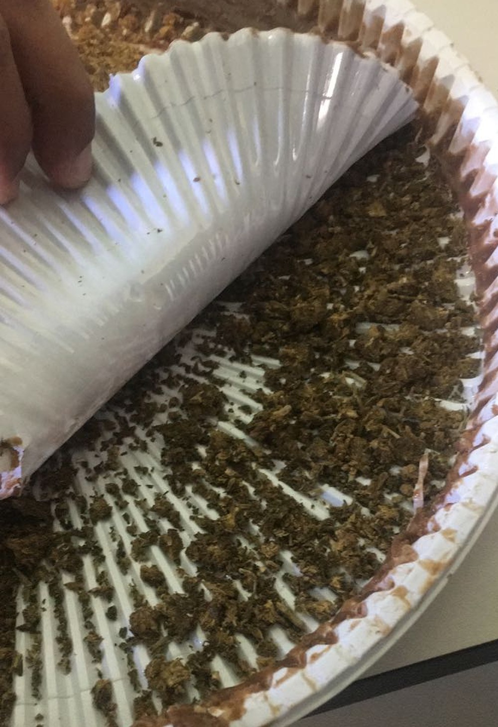 Em Manaus, mulheres tentam entrar em presídio com droga escondida em bandeja 