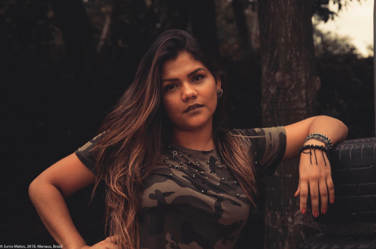 Letícia Correia agita shopping de Manaus com show de MPB