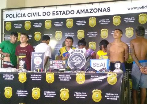6 pessoas suspeitas de integrar facção criminosa são presas com armas e drogas em Manaus