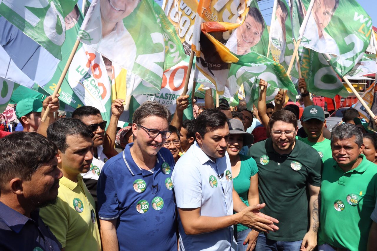 Wilson Lima realiza caminhada em Manaus