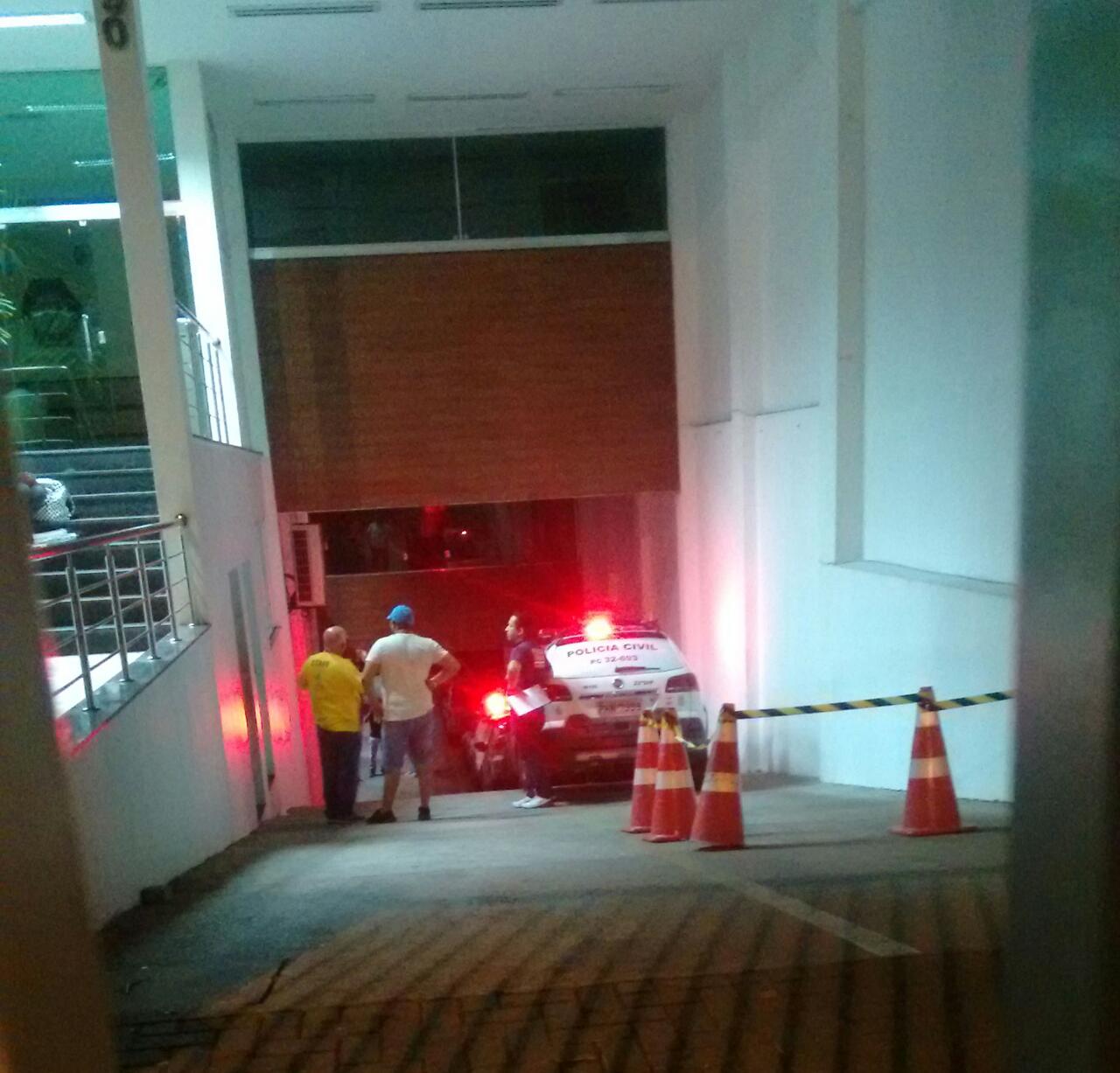 Jovem morre ao cair de elevador no 7º andar de prédio em Manaus