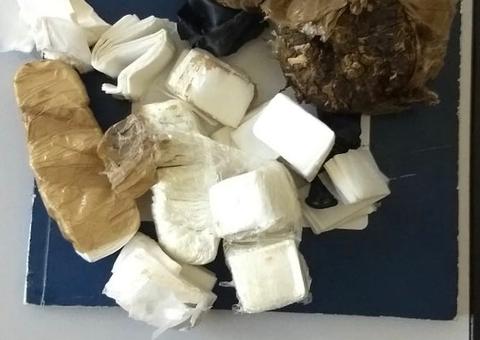 Mulher tenta levar drogas nas partes íntimas para UPP e preservativo estoura