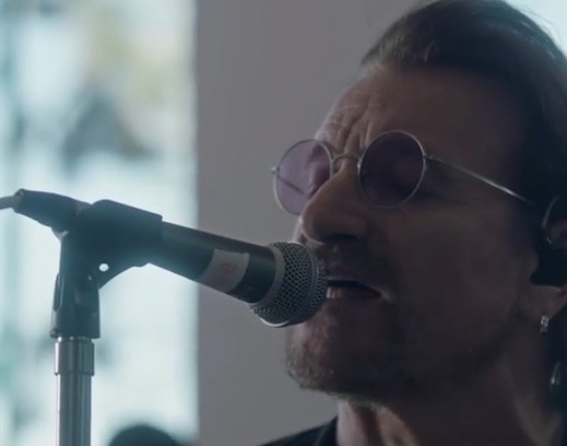  Bono perde a voz, abandona show na Alemanha e preocupa fãs
