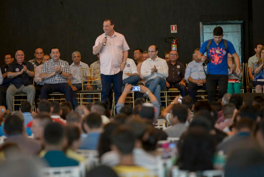 Ministro da Educação declara apoio a campanha de Omar Aziz