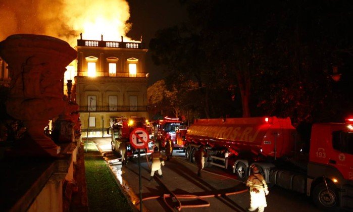 Hidrantes no Museu Nacional estavam vazios e atrasaram trabalhos dos bombeiros
