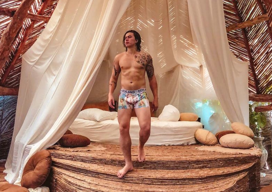 Whindersson Nunes tira onda com corpo sarado e atributo chama atenção