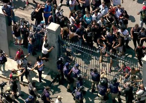 Ato contra a destruição do Museu Nacional tem confusão e spray de pimenta