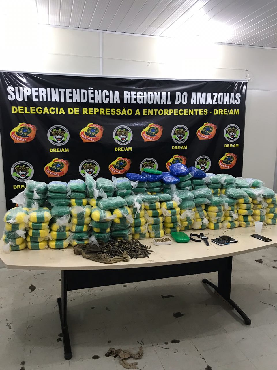 PF prende grupo que transportava 230kg de cocaína para Manaus