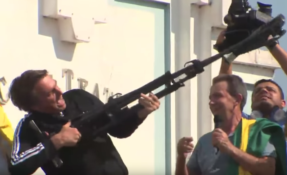 Bolsonaro fala em 'fuzilar petralhada no Acre' e vídeo causa polêmica na internet