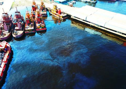 Empresa vai ressarcir 100 famílias afetadas por vazamento de óleo no Rio Negro