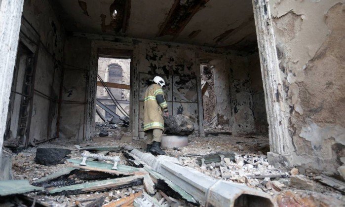 Governo brasileiro busca ajuda internacional para tentar recuperar museu incendiado