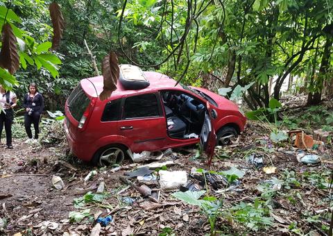 Em Manaus, trio de assaltantes troca tiros com a polícia, cai de barranco e consegue fugir 