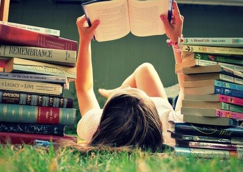 Quem lê regularmente vive mais, diz estudo