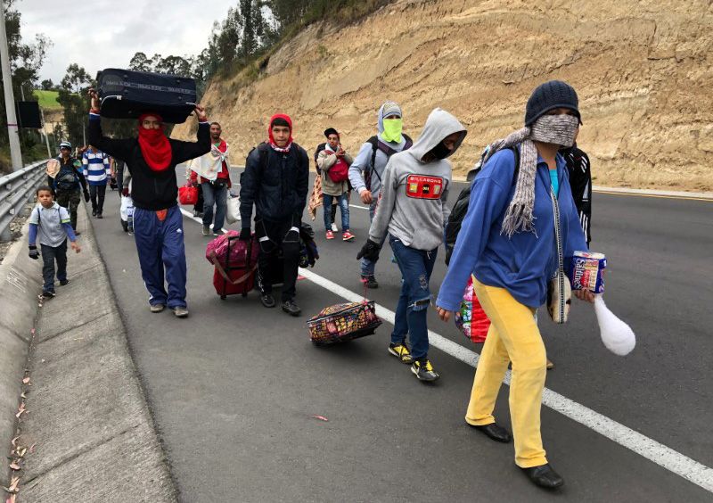 Venezuelanos morrem de frio ao tentar cruzar cordilheira na Colômbia