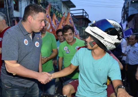 Arthur Bisneto apresenta programas de governo a moradores de Manaus