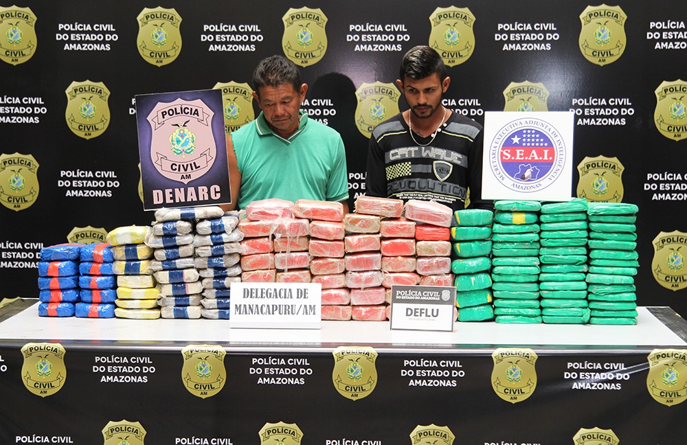 Operação Banzeiro prende dois e apreende 150 quilos de cocaína em balsa no Amazonas