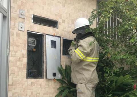 Corretora de seguros é presa em flagrante após polícia descobrir 'gato' de energia