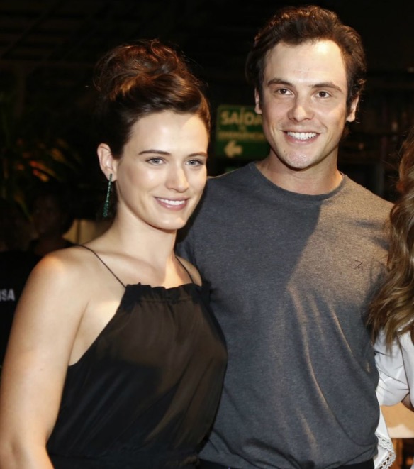 Sérgio Guizé e Bianca Bin se casam em cerimônia na Amazônia