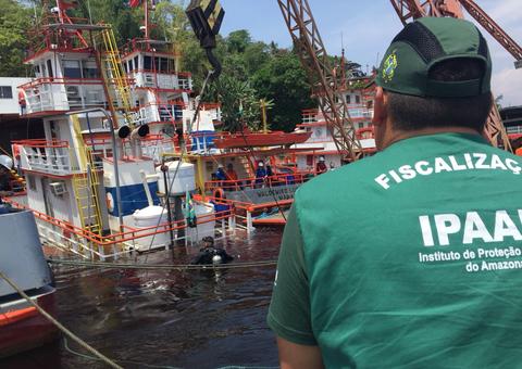 Em menos de 2 semanas, mais uma embarcação afunda e derrama óleo no Rio Negro