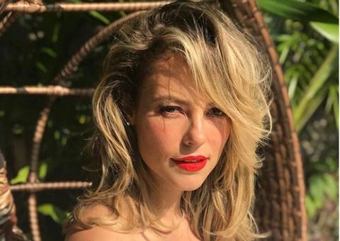 Paolla Oliveira exibe corpão sarado para ensaio de lingerie