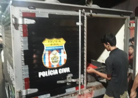 Homem é morto a tiros e dois ficam feridos enquanto assistem a jogo em Manaus