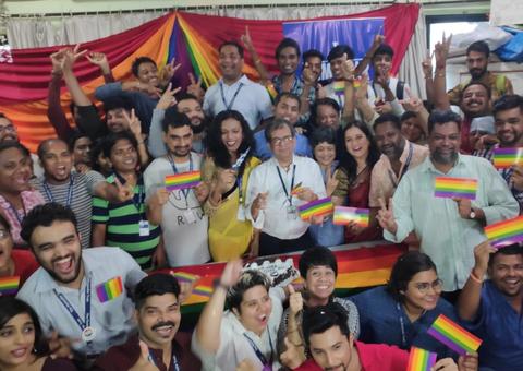 Índia descriminaliza homossexualidade em decisão histórica