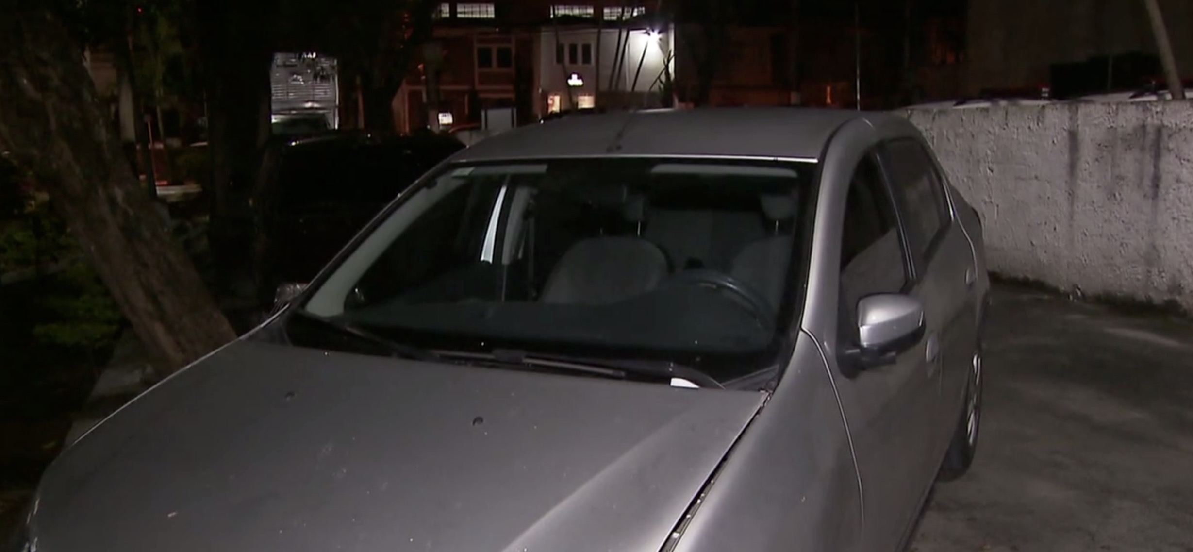  Médica entrega carro durante assalto e é atropelada por ladrões