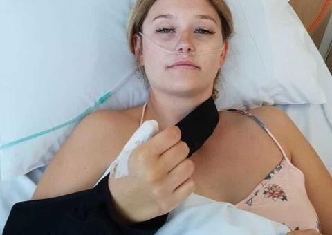 Jovem tem dedo amputado após ter câncer por roer unhas