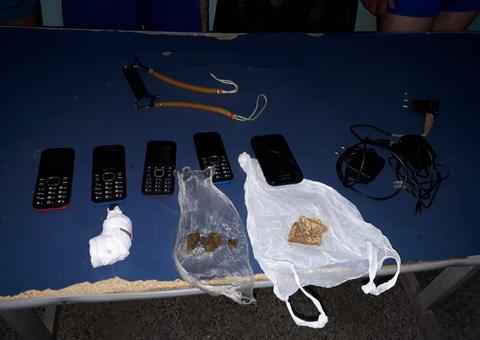 Celulares e drogas são apreendidos durante revista em presídio no Amazonas 