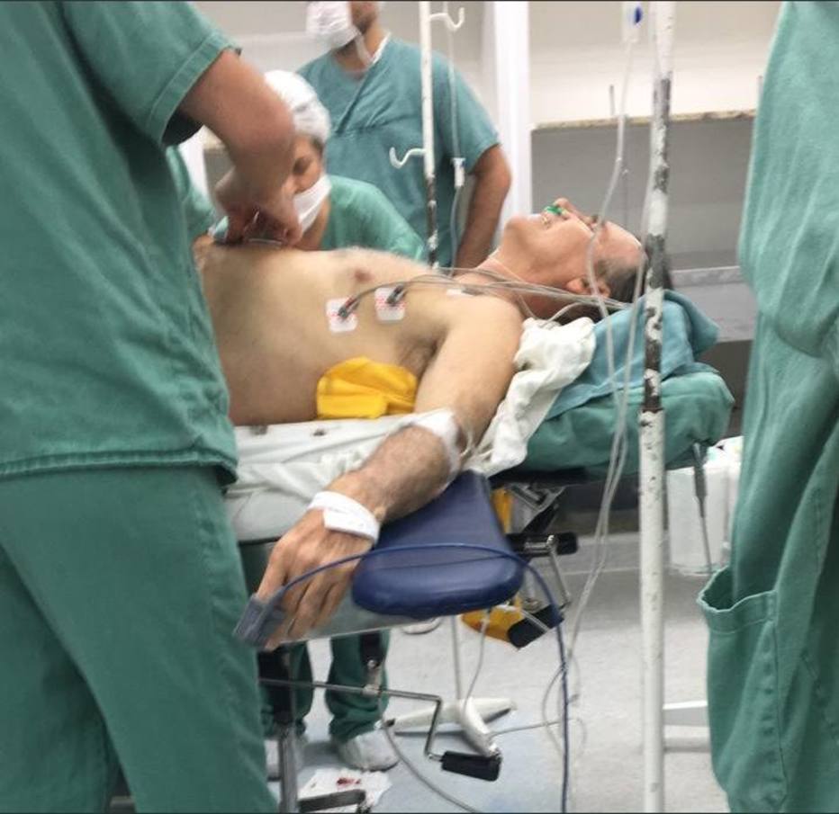 Após cirurgia, Bolsonaro está em estado grave na UTI