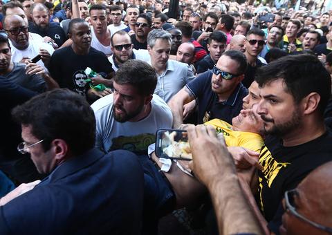 Polícia diz que ataque contra Bolsonaro foi premeditado e investiga segundo envolvido