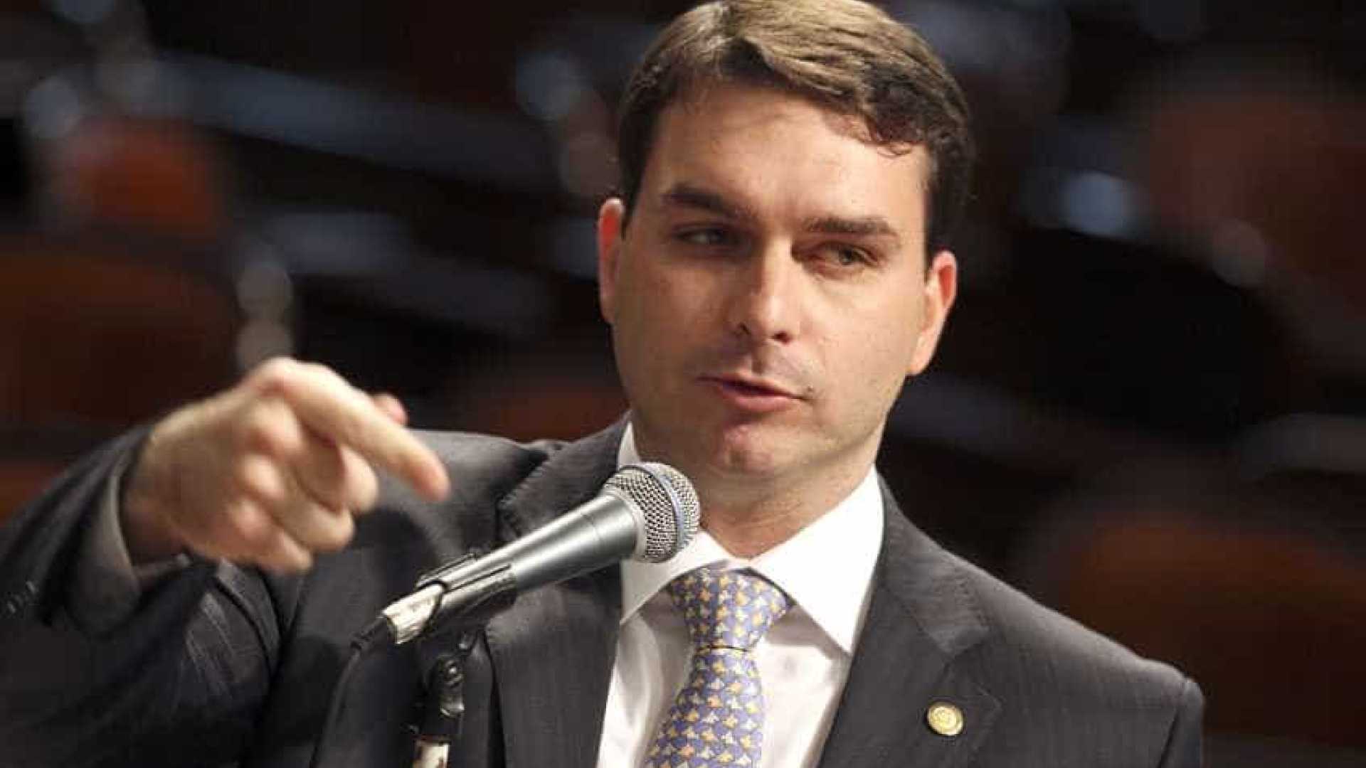 Filho de Bolsonaro desabafa sobre ataque: 'vocês acabaram de eleger o presidente'