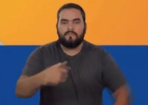 Intérprete de Libras é acusado de inventar sinais em propagandas eleitorais