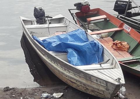 Família sai para pescar, barco vira e menina de 8 anos desaparece no rio em Manaus