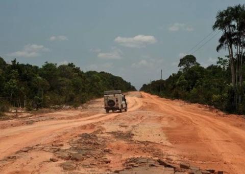 Burocracia barra asfalto em estrada há 17 anos, destaca jornal