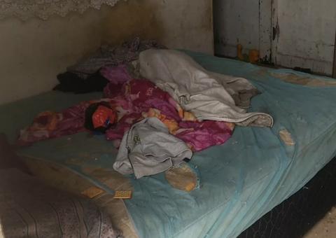 Pais são presos e criança de 3 anos sobrevive comendo bolachas por 5 dias