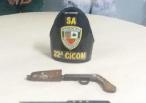 Homem e menor são detidos suspeitos de assalto em praça de Manaus