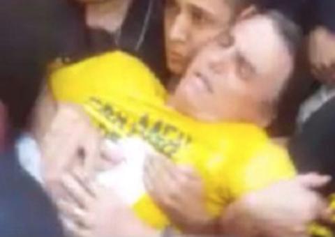 Foto mostra abdômen de Bolsonaro cortado de ponta a ponta após cirurgia