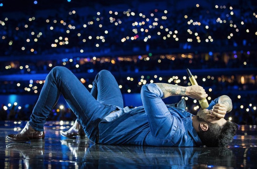 Gusttavo Lima passa mal com crise de ansiedade durante show e é internado em hospital