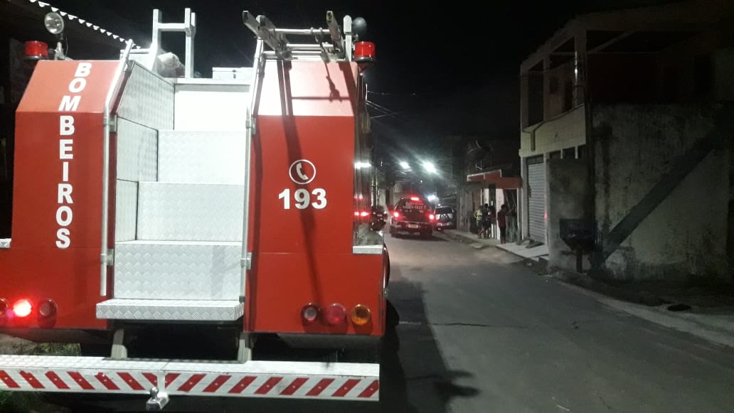 Corpo de jovem de 20 anos é encontrado em cova por populares em Manaus