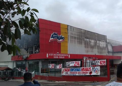 Risco de supermercado Big Amigão desabar faz Defesa Civil interditar casas 