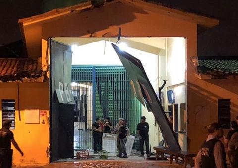 Mais de 100 fogem de presídio de segurança máxima