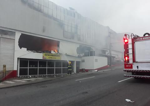 Em Manaus, focos de incêndio no supermercado Big Amigão preocupam moradores