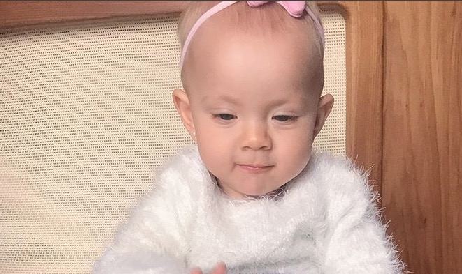 Eliana comemora 1 ano de Manuela com várias fotos fofas da filha